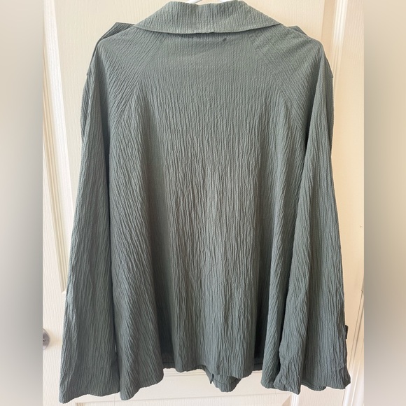 Textured-Weave Utility Shirt - Picture 3 of 3